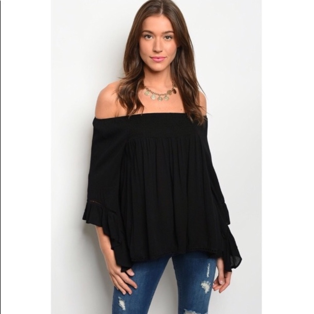 🌻Black Off The Shoulder Shirt🌻